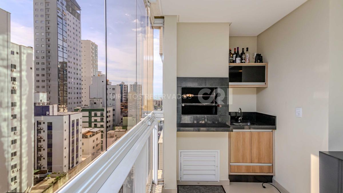 Apartamento com 3 suítes no Residencial Isabela em Meia Praia, Itapema