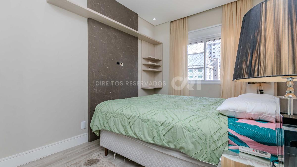Apartamento com 3 suítes no Residencial Isabela em Meia Praia, Itapema