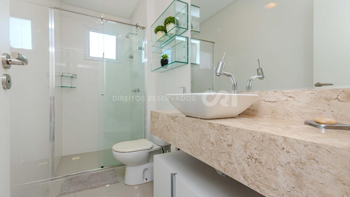 Apartamento com 3 suítes no Residencial Isabela em Meia Praia, Itapema