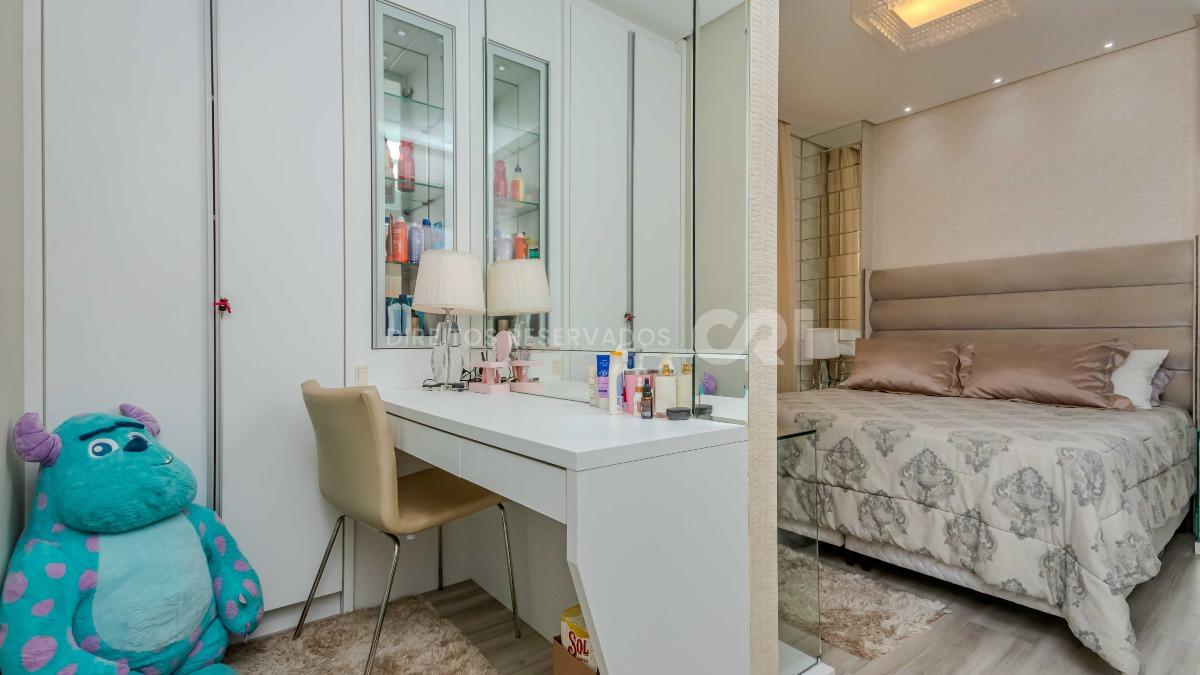 Apartamento com 3 suítes no Residencial Isabela em Meia Praia, Itapema