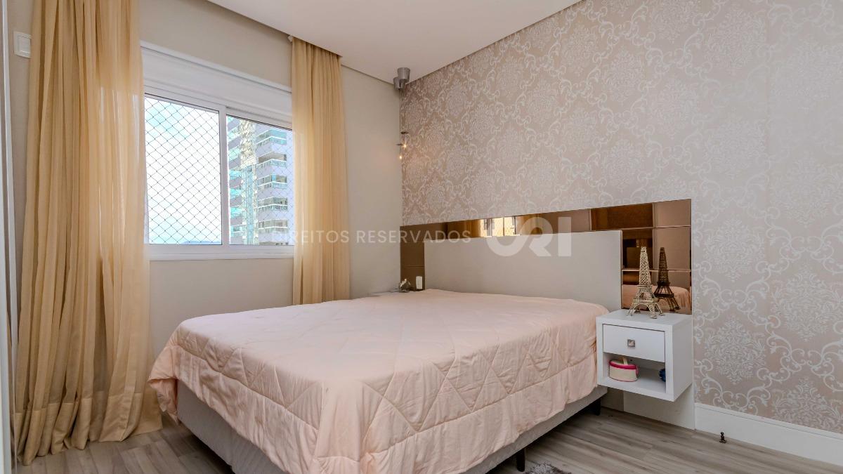 Apartamento com 3 suítes no Residencial Isabela em Meia Praia, Itapema