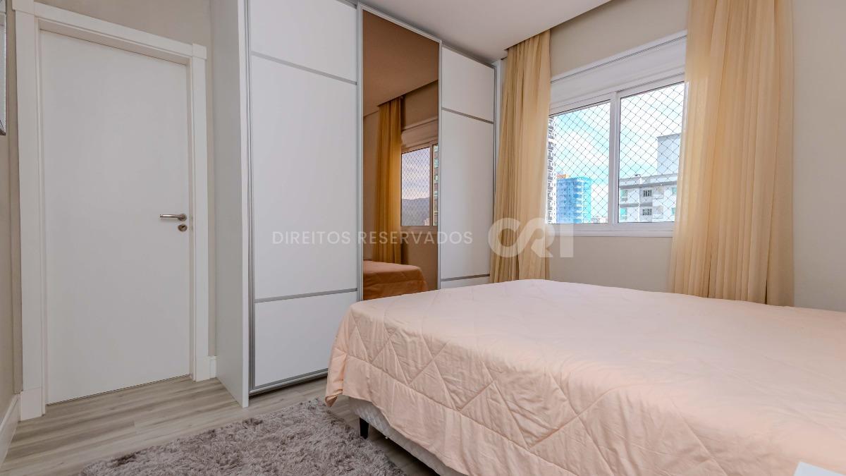 Apartamento com 3 suítes no Residencial Isabela em Meia Praia, Itapema