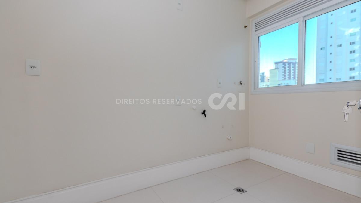 Apartamento no Edifício Le Majestic com 3 suítes no Centro em Balneário Camboriú