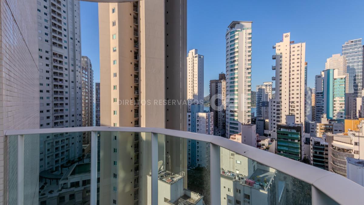 Apartamento no Edifício Le Majestic com 3 suítes no Centro em Balneário Camboriú