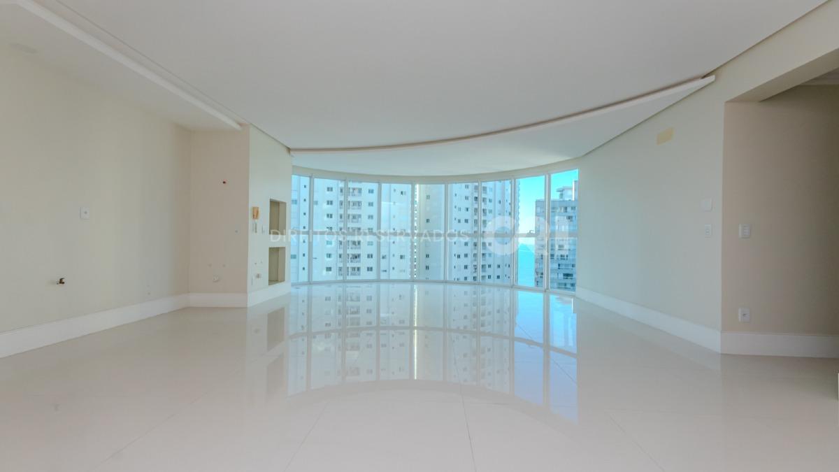 Apartamento no Edifício Le Majestic com 3 suítes no Centro em Balneário Camboriú