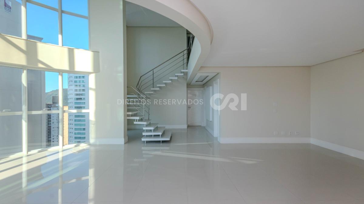 Apartamento duplex com 4 suítes no Edifício Le Majestic no Centro de Balneário Camboriú