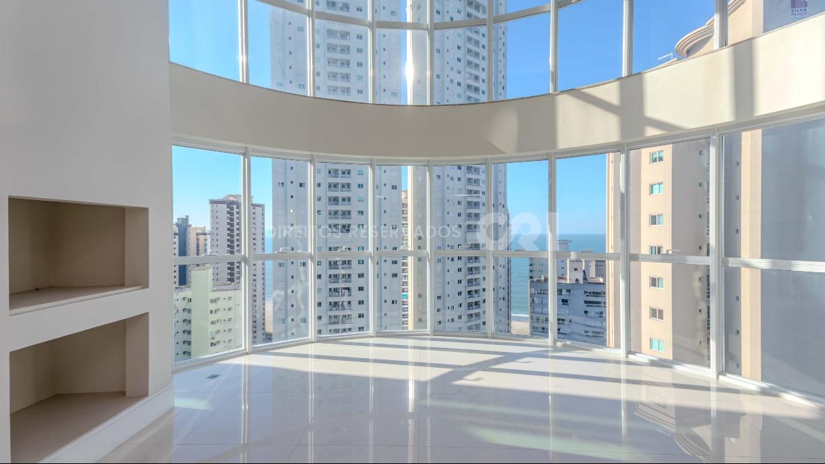 Apartamento duplex com 4 suítes no Edifício Le Majestic no Centro de Balneário Camboriú