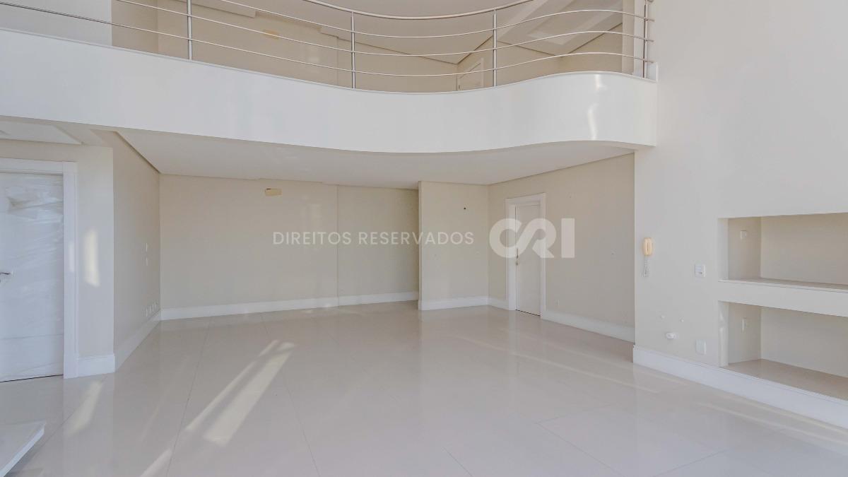 Apartamento duplex com 4 suítes no Edifício Le Majestic no Centro de Balneário Camboriú