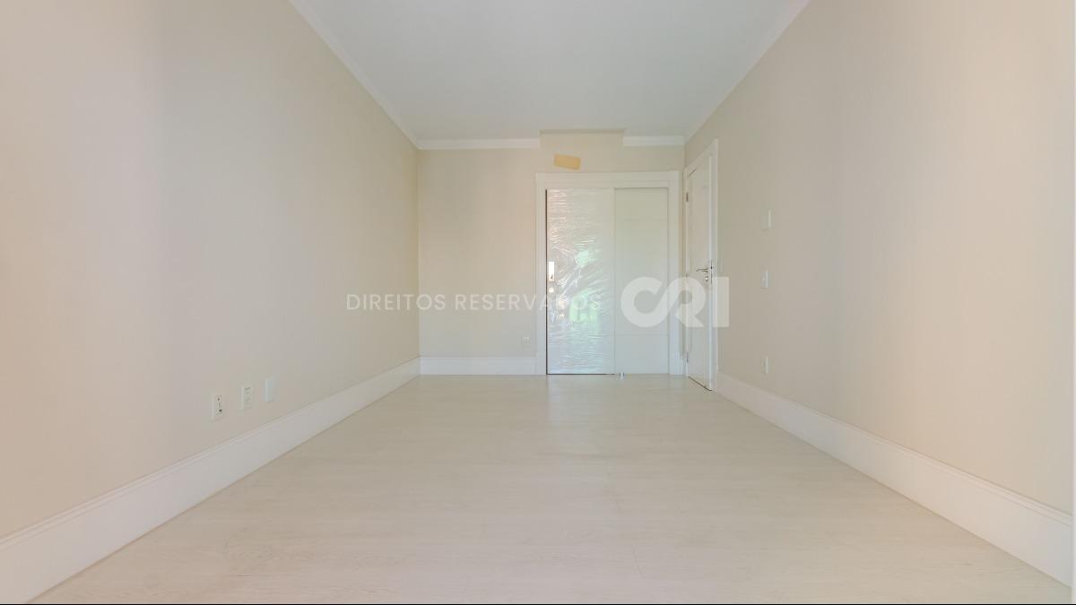 Apartamento duplex com 4 suítes no Edifício Le Majestic no Centro de Balneário Camboriú