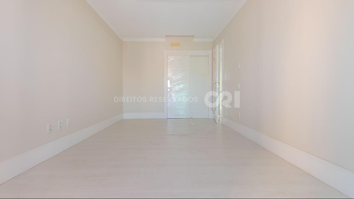Apartamento duplex com 4 suítes no Edifício Le Majestic no Centro de Balneário Camboriú