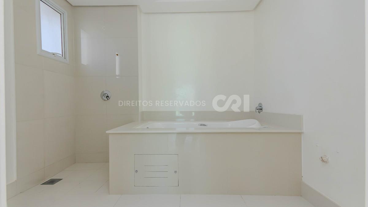 Apartamento duplex com 4 suítes no Edifício Le Majestic no Centro de Balneário Camboriú