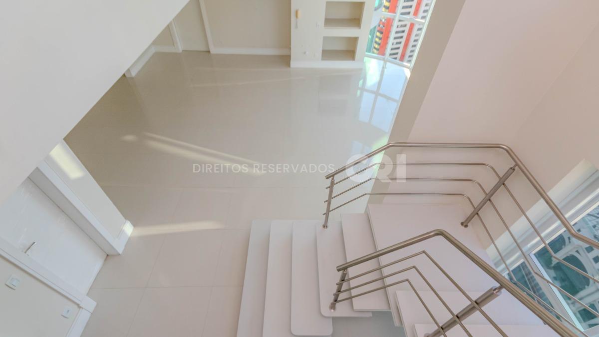 Apartamento duplex com 4 suítes no Edifício Le Majestic no Centro de Balneário Camboriú