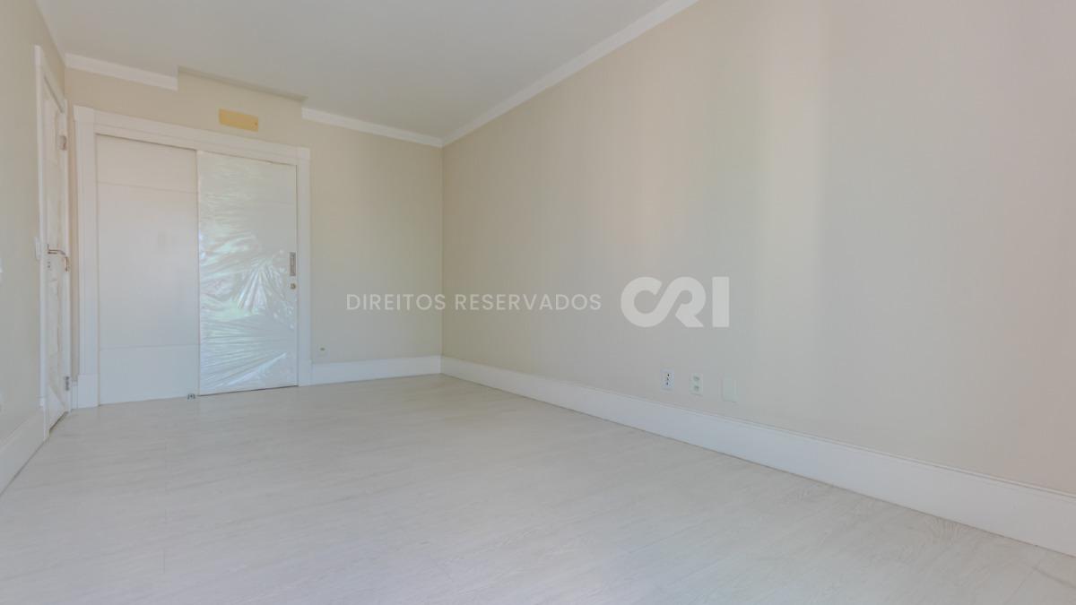 Apartamento duplex com 4 suítes no Residencial Le Majestic no Centro de Balneário Camboriú