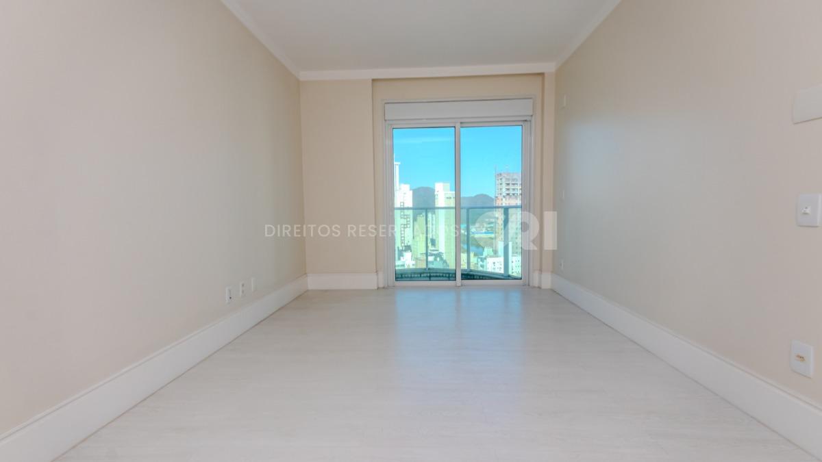 Apartamento duplex com 4 suítes no Residencial Le Majestic no Centro de Balneário Camboriú