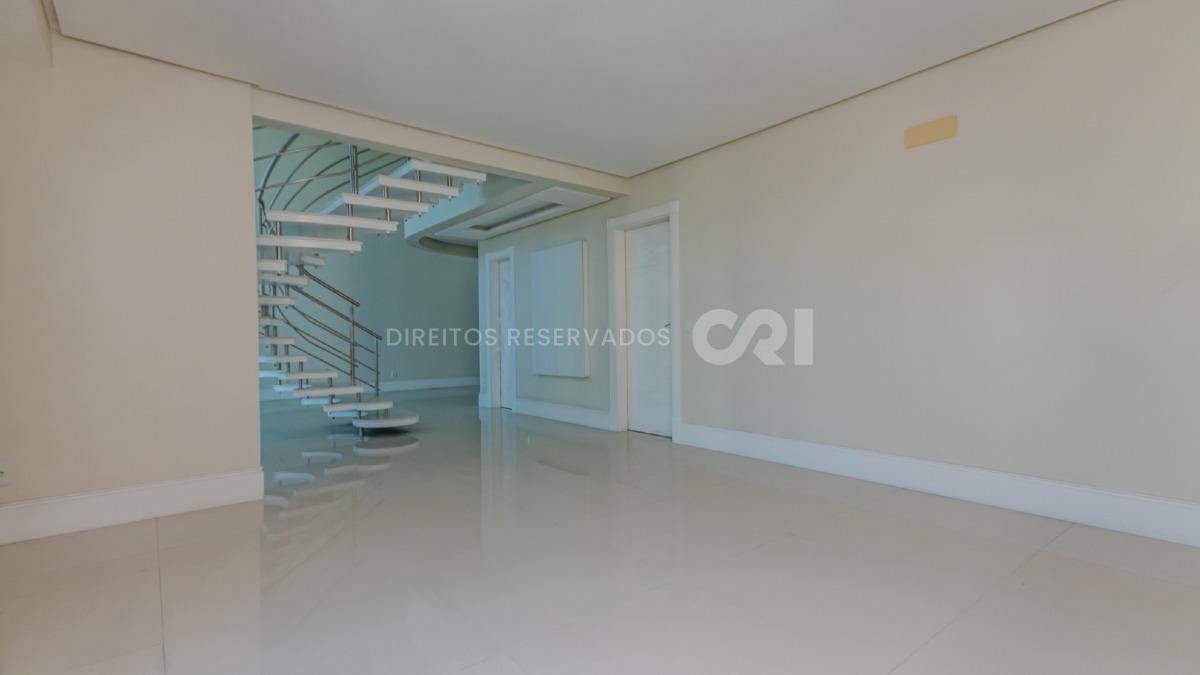 Apartamento duplex com 4 suítes no Residencial Le Majestic no Centro de Balneário Camboriú