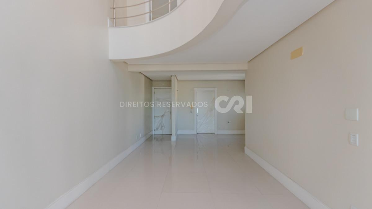 Apartamento duplex com 4 suítes no Residencial Le Majestic no Centro de Balneário Camboriú