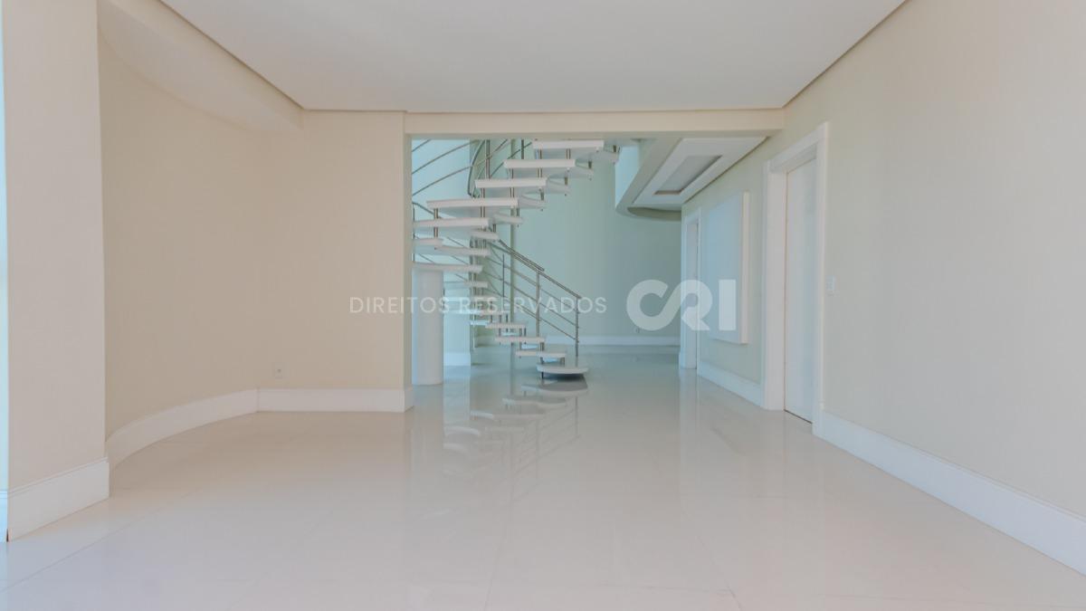 Apartamento duplex com 4 suítes no Residencial Le Majestic no Centro de Balneário Camboriú