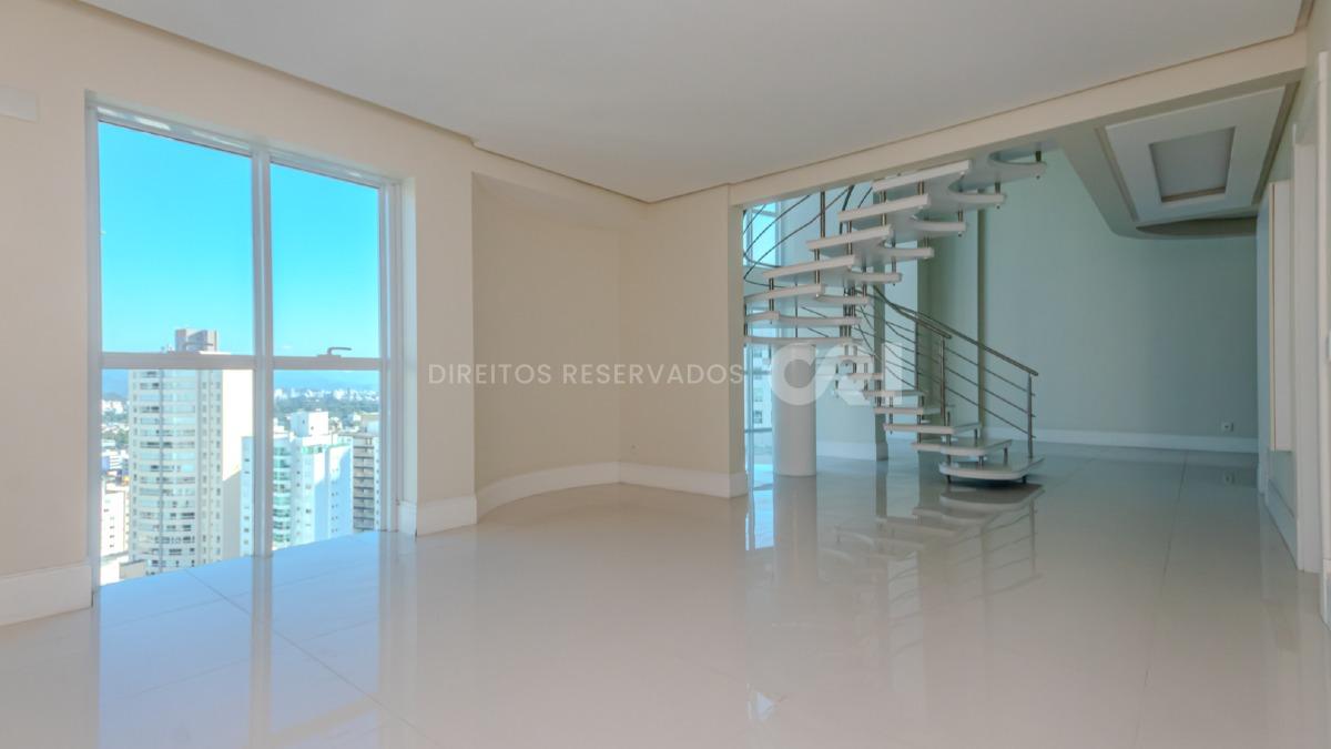 Apartamento duplex com 4 suítes no Residencial Le Majestic no Centro de Balneário Camboriú