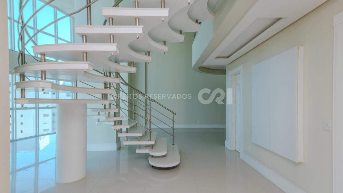 Apartamento duplex com 4 suítes no Residencial Le Majestic no Centro de Balneário Camboriú