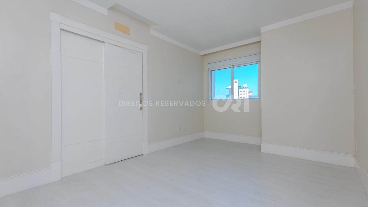 Apartamento duplex com 4 suítes no Residencial Le Majestic no Centro de Balneário Camboriú