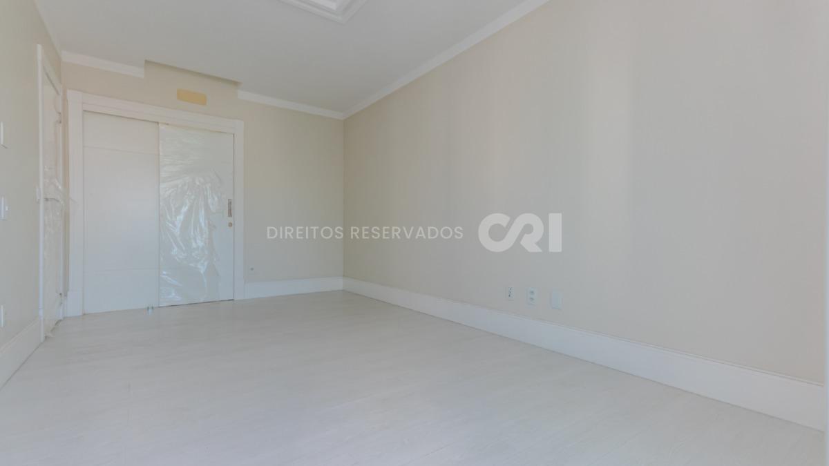 Apartamento duplex com 4 suítes no Residencial Le Majestic no Centro de Balneário Camboriú