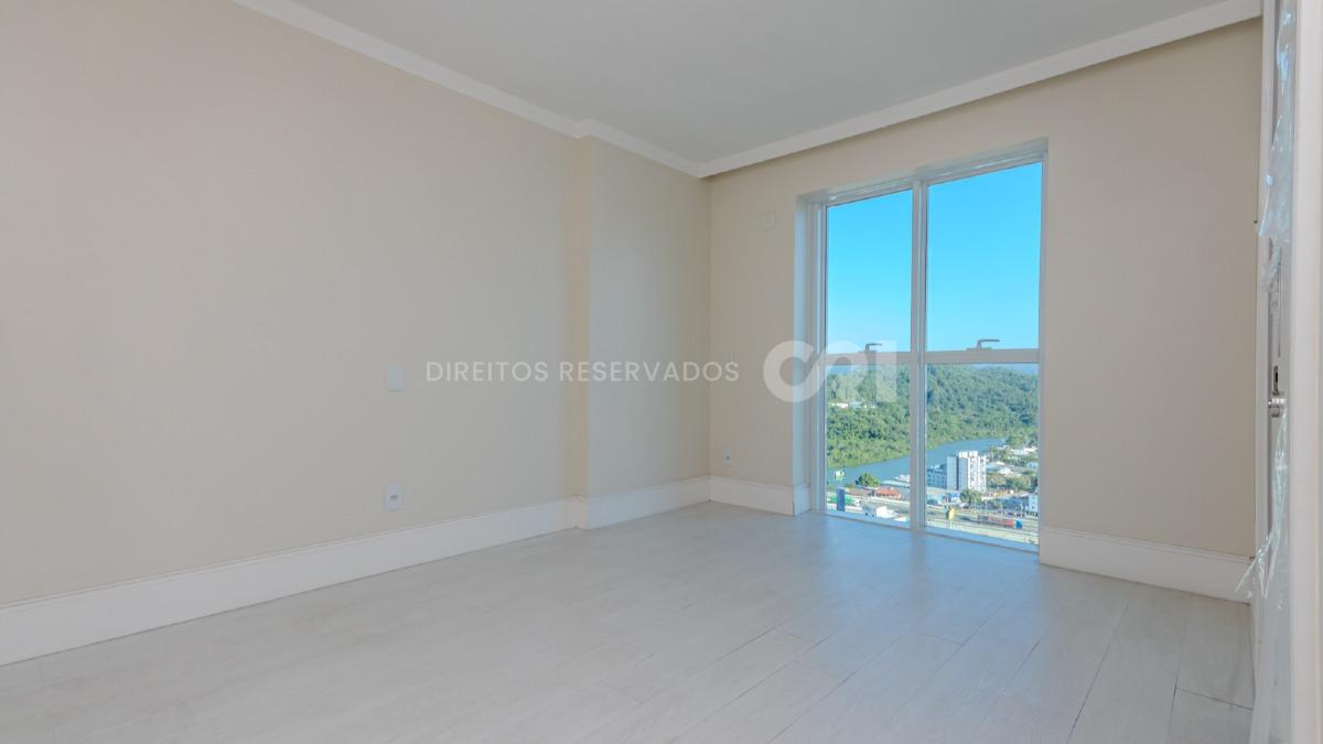 Apartamento duplex com 4 suítes no Residencial Le Majestic no Centro de Balneário Camboriú
