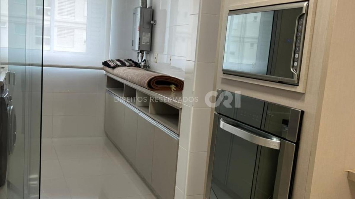 Apartamento com 3 suítes Edifício Las Vegas na Meia Praia em Itapema
