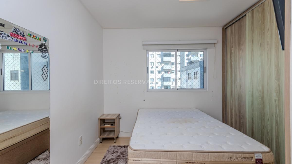 Apartamento mobiliado com 4 quartos no Edifício Imperial Tower no Centro de Balneário Camboriú
