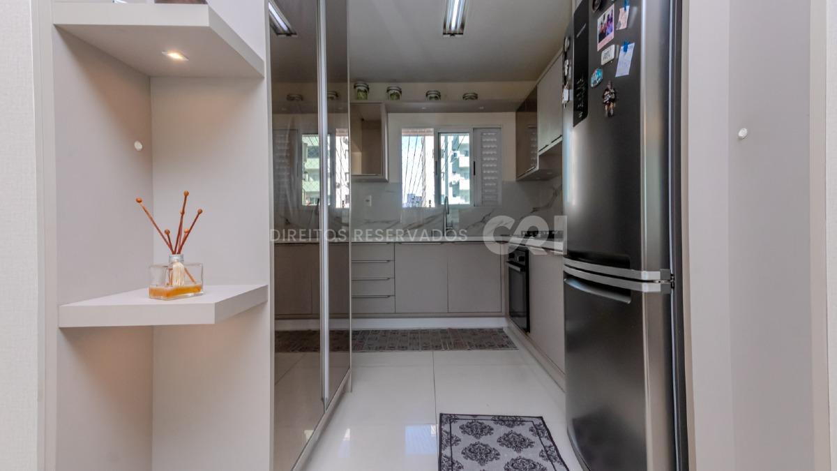 Apartamento mobiliado com 4 quartos no Edifício Imperial Tower no Centro de Balneário Camboriú
