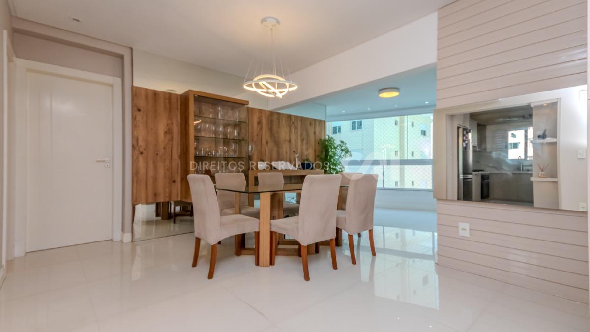 Apartamento mobiliado com 4 quartos no Edifício Imperial Tower no Centro de Balneário Camboriú