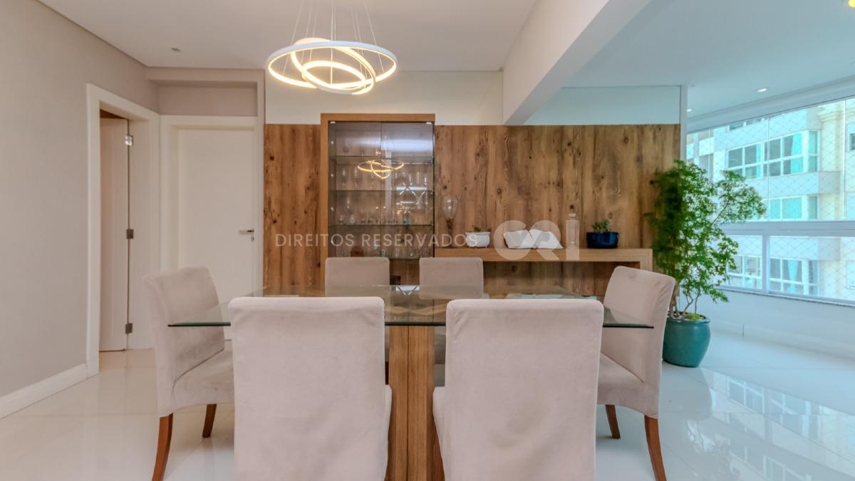 Apartamento mobiliado com 4 quartos no Edifício Imperial Tower no Centro de Balneário Camboriú