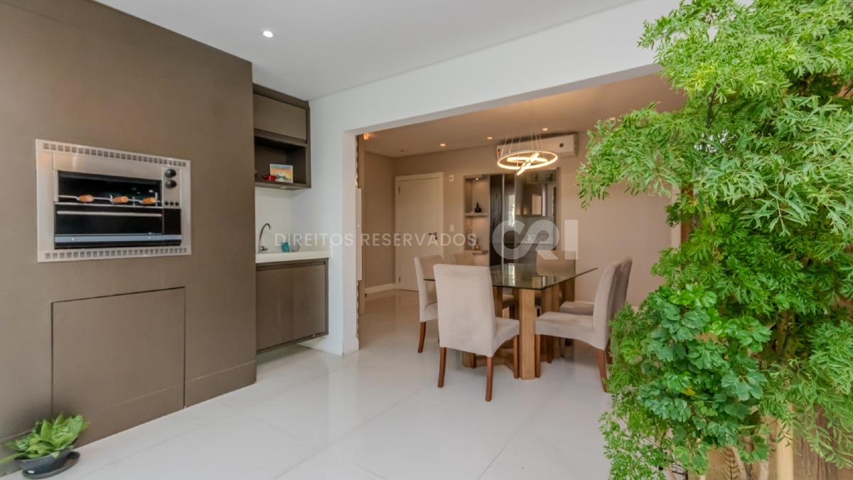 Apartamento mobiliado com 4 quartos no Edifício Imperial Tower no Centro de Balneário Camboriú