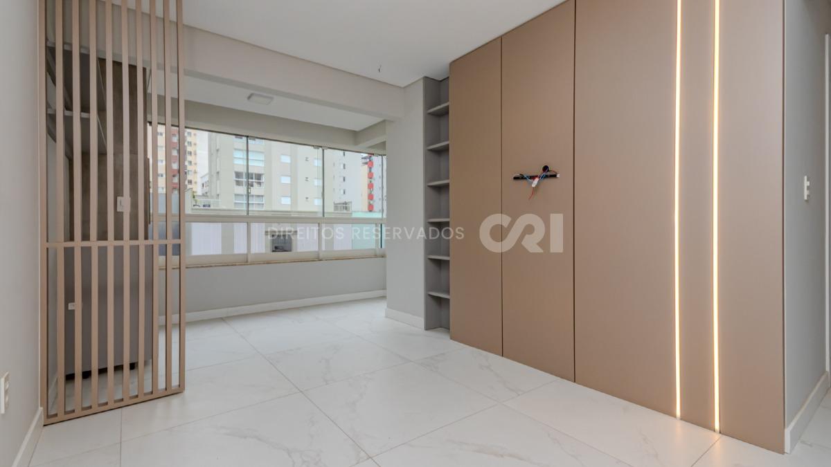 Apartamento com 3 dormitórios no Edifício Ana Capri no Centro em Balneário Camboriú