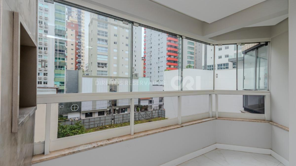 Apartamento com 3 dormitórios no Edifício Ana Capri no Centro em Balneário Camboriú
