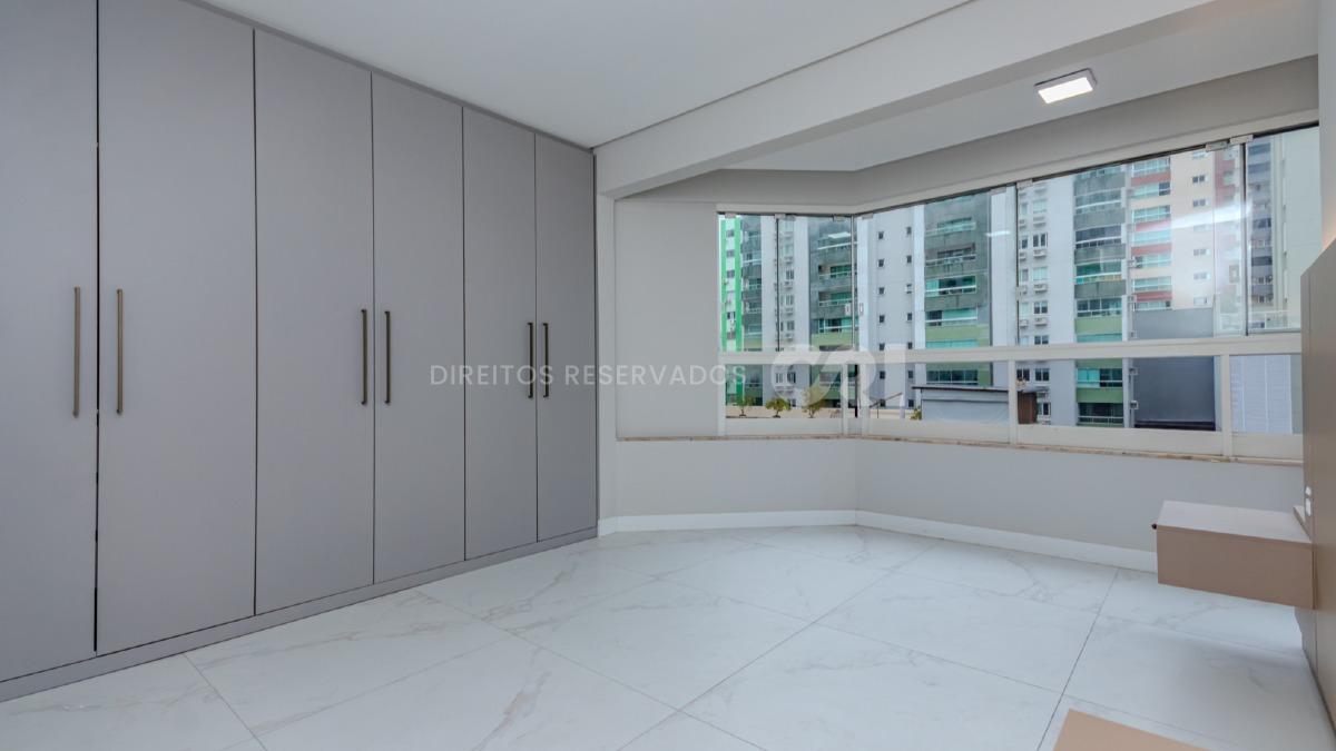Apartamento com 3 dormitórios no Edifício Ana Capri no Centro em Balneário Camboriú