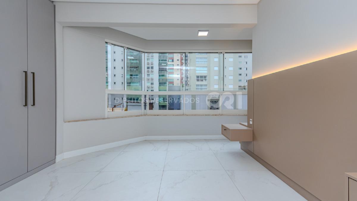 Apartamento com 3 dormitórios no Edifício Ana Capri no Centro em Balneário Camboriú