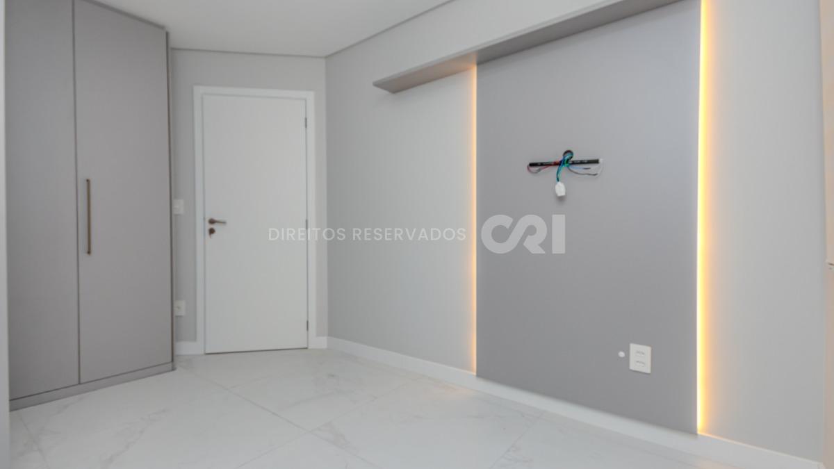 Apartamento com 3 dormitórios no Edifício Ana Capri no Centro em Balneário Camboriú