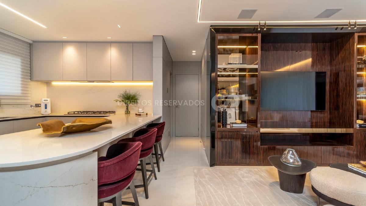 Apartamento com 3 suítes no Edifício Skyline no bairro Fazenda em Itajaí