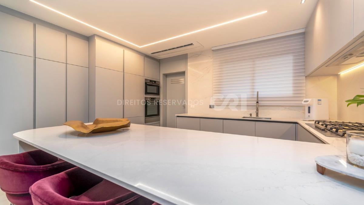 Apartamento com 3 suítes no Edifício Skyline no bairro Fazenda em Itajaí