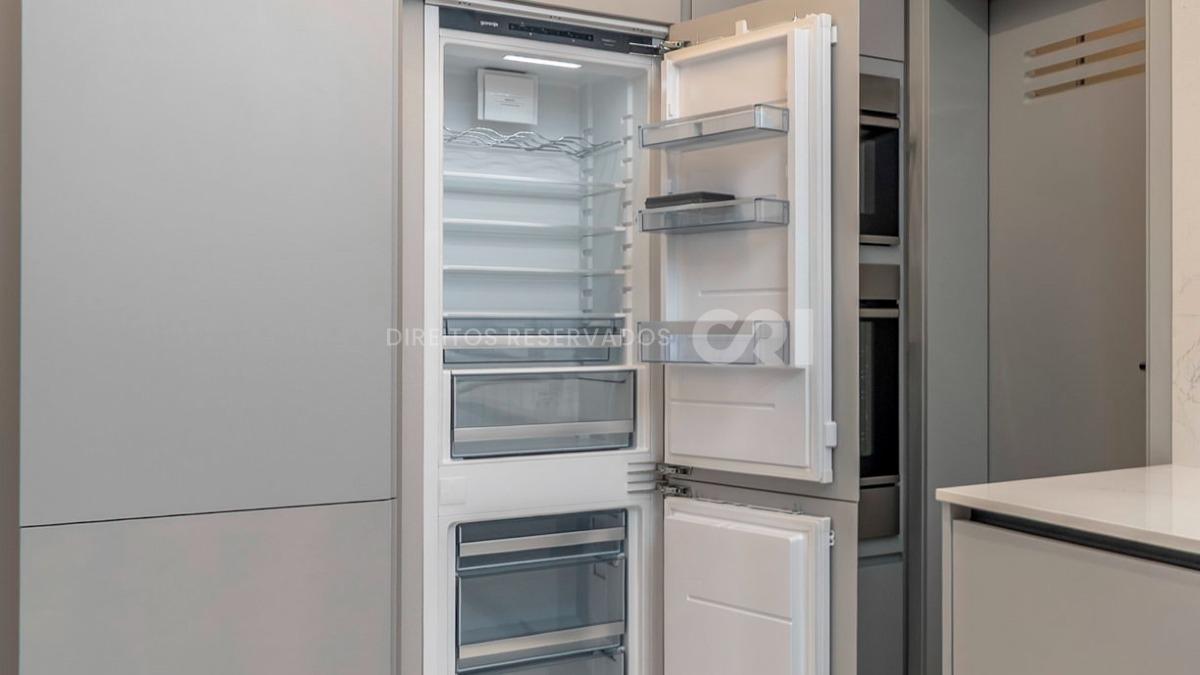 Apartamento com 3 suítes no Edifício Skyline no bairro Fazenda em Itajaí