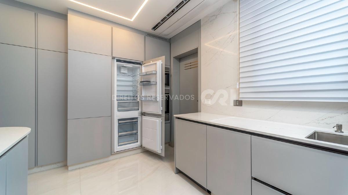 Apartamento com 3 suítes no Edifício Skyline no bairro Fazenda em Itajaí