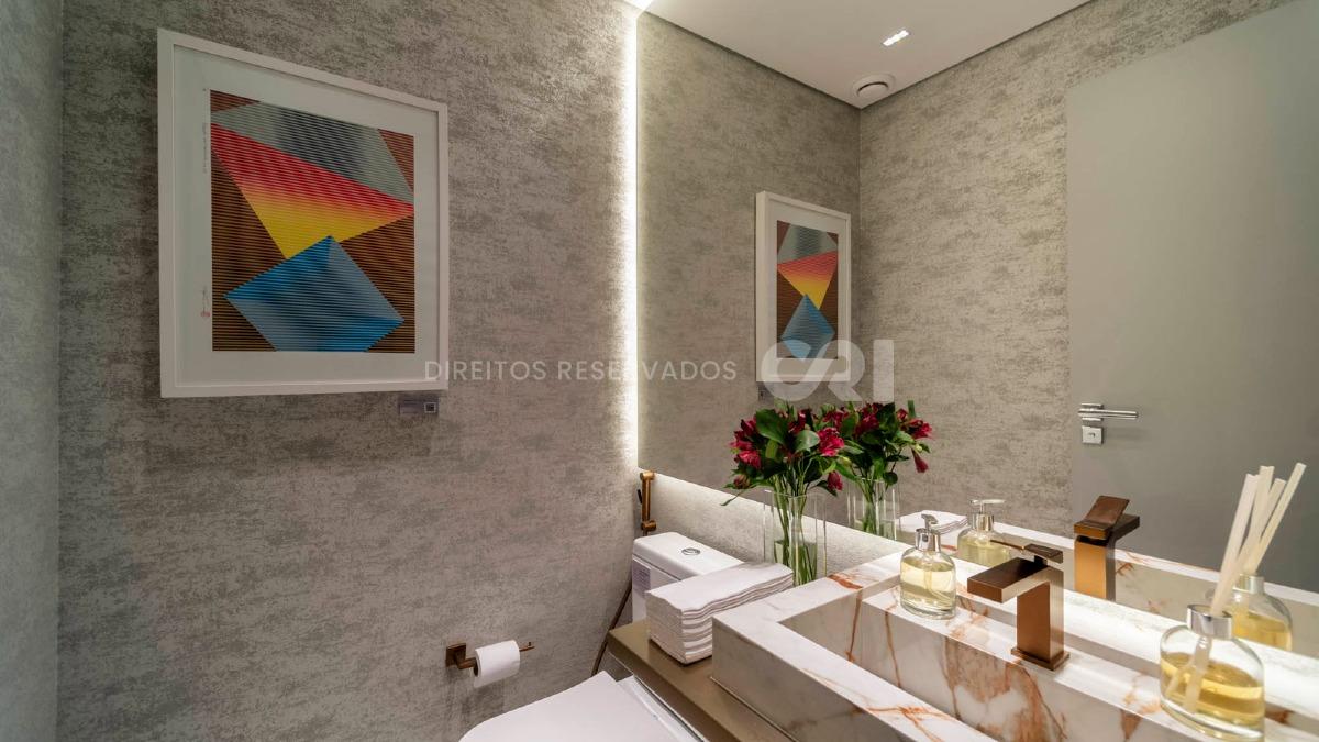 Apartamento com 3 suítes no Edifício Skyline no bairro Fazenda em Itajaí