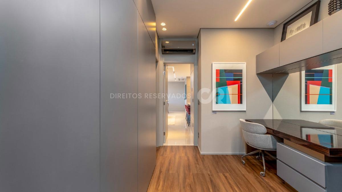 Apartamento com 3 suítes no Edifício Skyline no bairro Fazenda em Itajaí
