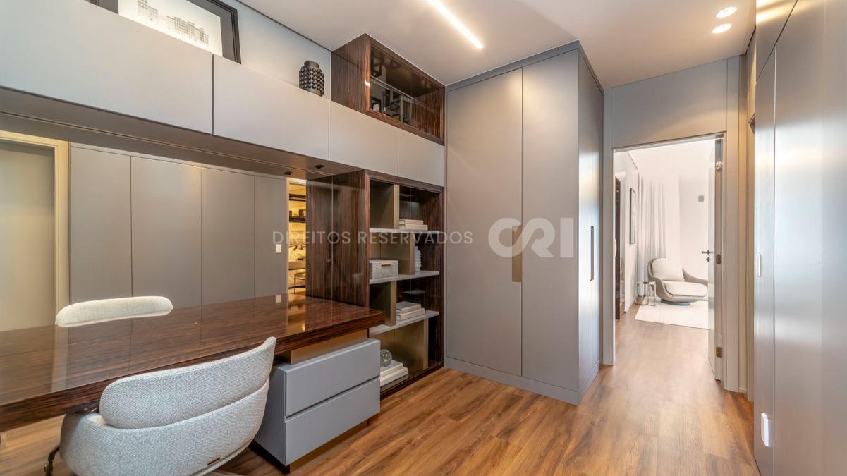 Apartamento com 3 suítes no Edifício Skyline no bairro Fazenda em Itajaí