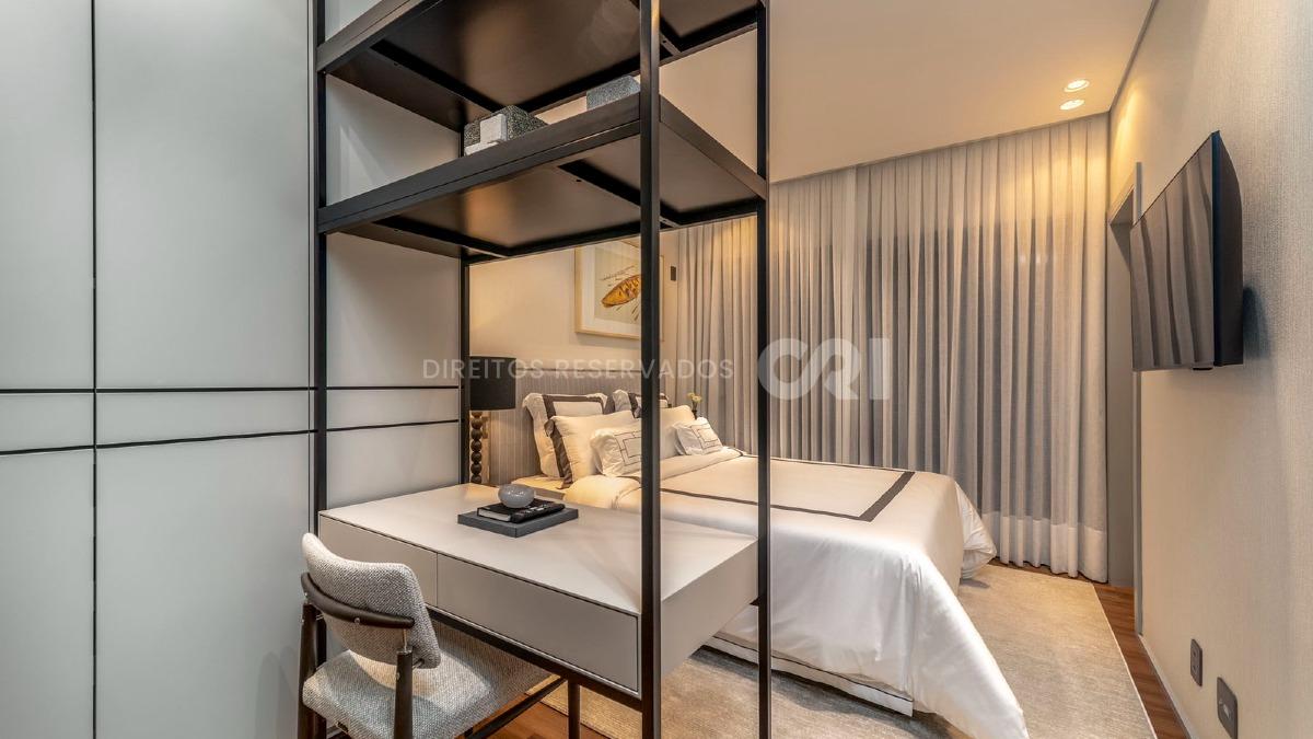 Apartamento com 3 suítes no Edifício Skyline no bairro Fazenda em Itajaí