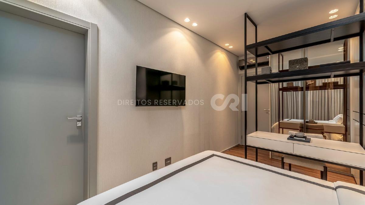 Apartamento com 3 suítes no Edifício Skyline no bairro Fazenda em Itajaí