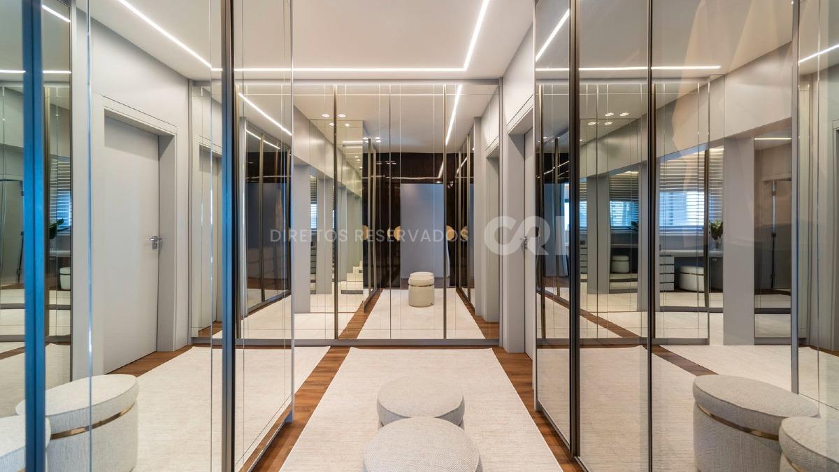 Apartamento com 3 suítes no Edifício Skyline no bairro Fazenda em Itajaí