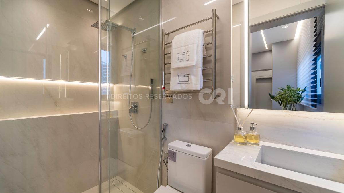 Apartamento com 3 suítes no Edifício Skyline no bairro Fazenda em Itajaí