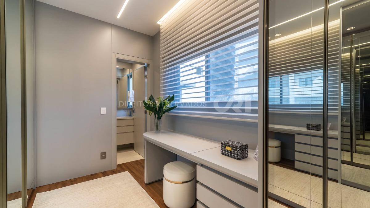 Apartamento com 3 suítes no Edifício Skyline no bairro Fazenda em Itajaí
