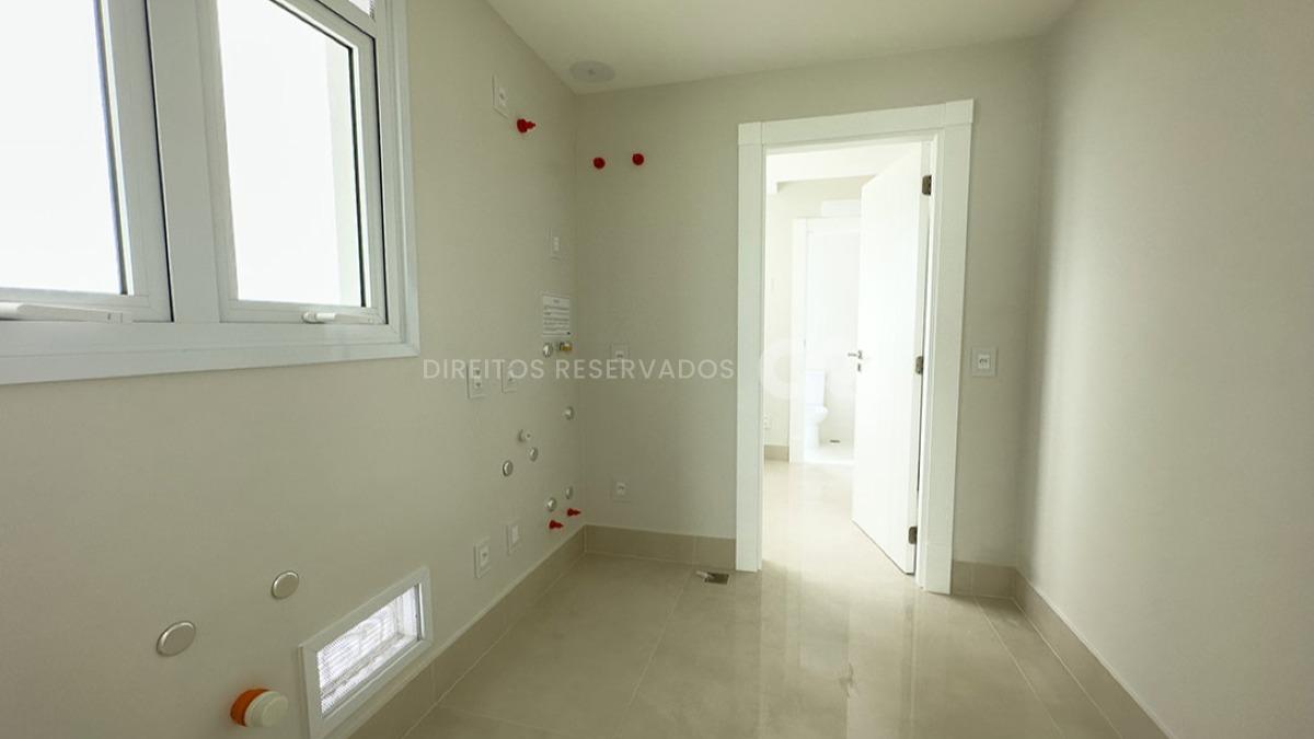 Apartamento com 4 suítes no edifício One Tower, na Barra Sul de Balneário Camboriú